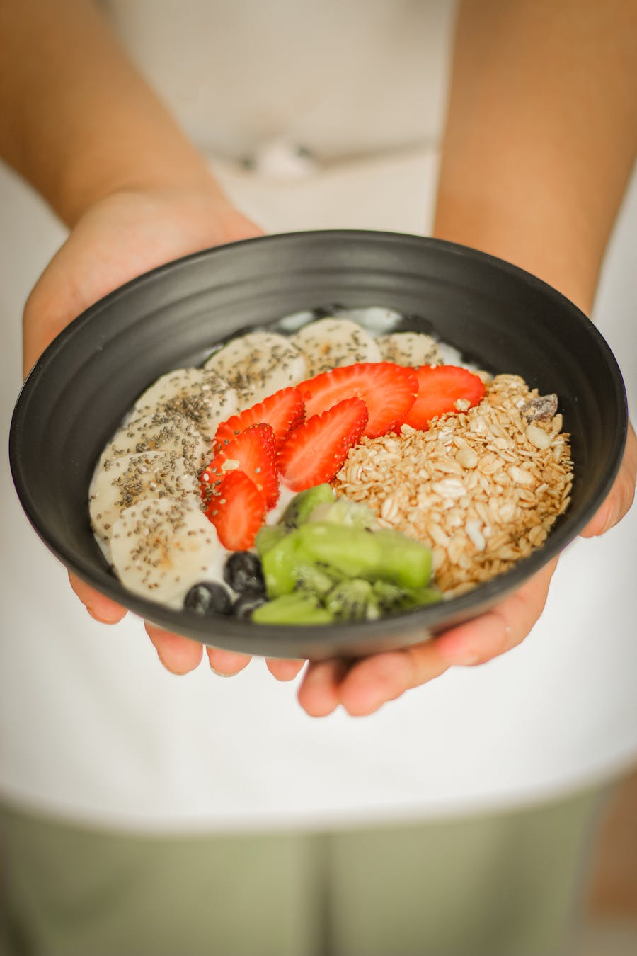 Coppa di yogurt con miele e frutta secca