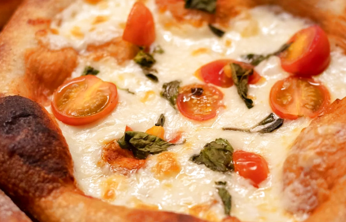 Patate schiacciate croccanti al forno con rosmarino